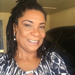 Meet your Posher, Leona